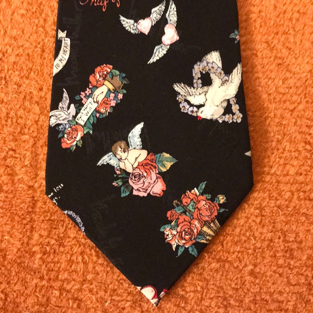 Like new vintage Nicole Miller silk valentine tie